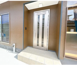 佐賀市高木瀬西、中古一戸建ての玄関画像です