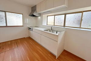 佐賀市高木瀬西、中古一戸建てのキッチン画像です