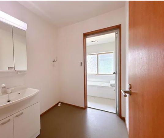 佐賀市高木瀬西、中古一戸建ての洗面画像です