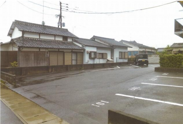 佐賀市大和町、中古一戸建ての駐車場画像です