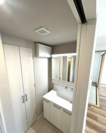 佐賀市兵庫北、中古マンションの洗面画像です