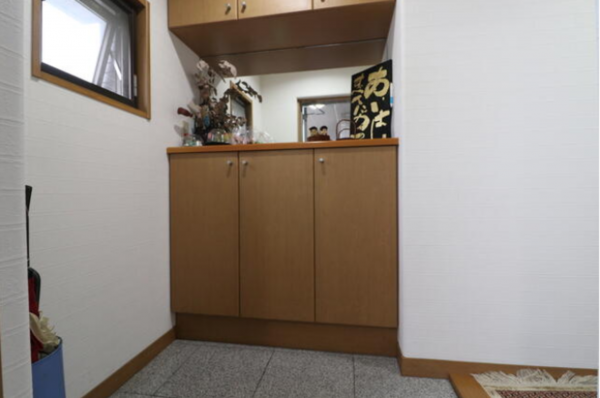 佐賀市神野西、中古マンションの玄関画像です