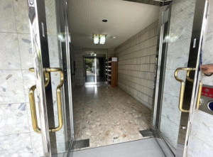 佐賀市鍋島、中古マンションの玄関画像です