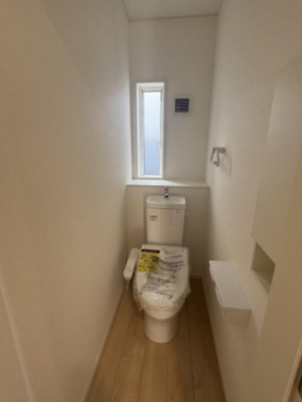 佐賀市高木瀬西、新築一戸建てのトイレ画像です
