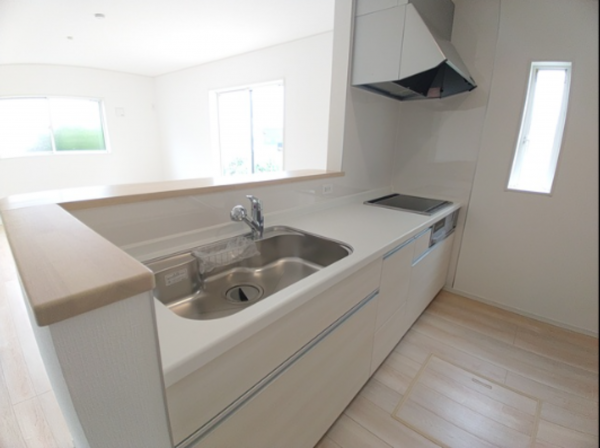 佐賀市高木瀬西、新築一戸建てのキッチン画像です