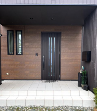 佐賀市高木瀬町、中古一戸建ての玄関画像です