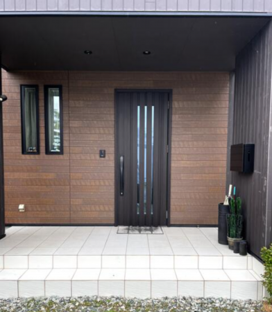 佐賀市高木瀬町、中古一戸建ての玄関画像です