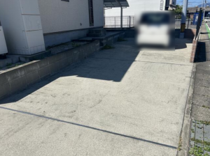 佐賀市金立町、中古一戸建ての駐車場画像です