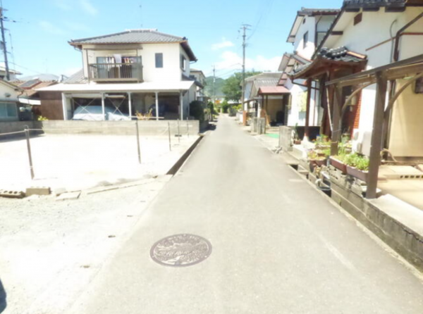 佐賀市大和町、土地の前面道路を含む現地写真画像です