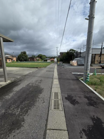 佐賀市鍋島町、土地の前面道路を含む現地写真画像です