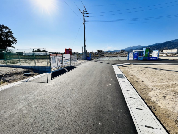 佐賀市大和町、土地の前面道路を含む現地写真画像です