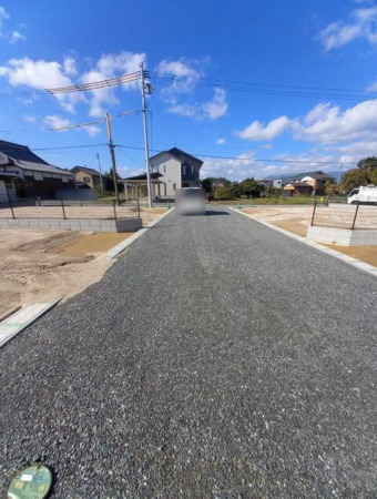 佐賀市鍋島町、土地の前面道路を含む現地写真画像です