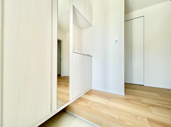 佐賀市大和町、新築一戸建ての玄関画像です