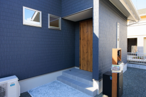 佐賀市鍋島町、新築一戸建ての玄関画像です