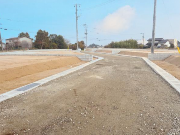 佐賀市金立町、土地の前面道路を含む現地写真画像です