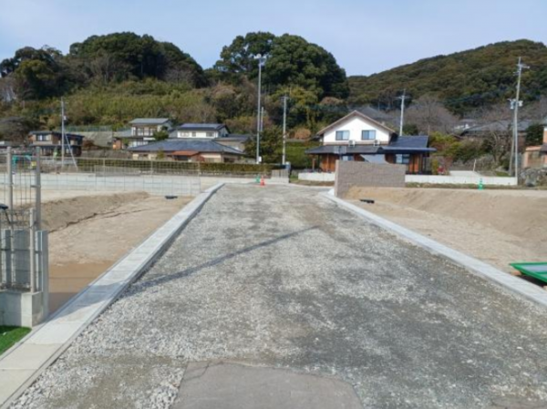 佐賀市大和町、土地の前面道路を含む現地写真画像です