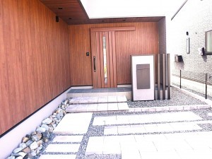 佐賀市大和町、新築一戸建ての玄関画像です