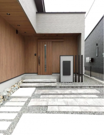 佐賀市大和町、新築一戸建ての玄関画像です