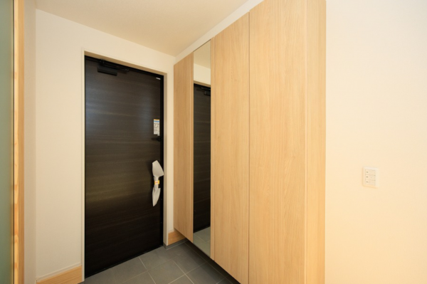 佐賀市大和町、新築一戸建ての玄関画像です