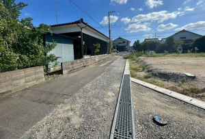 佐賀市大和町、新築一戸建ての前面道路を含む現地写真画像です