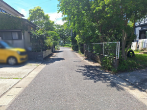 佐賀市高木瀬西、土地の前面道路を含む現地写真画像です