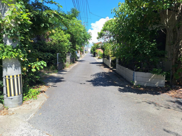 佐賀市高木瀬西、土地の前面道路を含む現地写真画像です