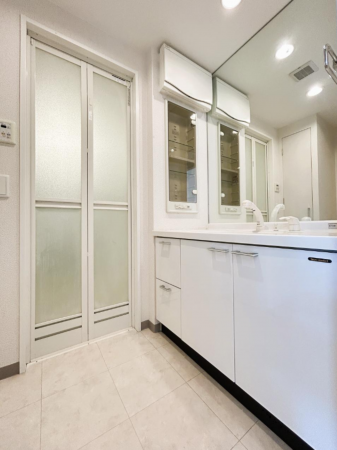 佐賀市兵庫北、中古マンションの洗面画像です