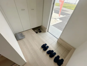 佐賀市神野西、新築一戸建ての玄関画像です