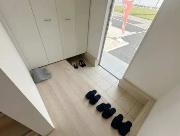 佐賀市神野西、新築一戸建ての玄関画像です