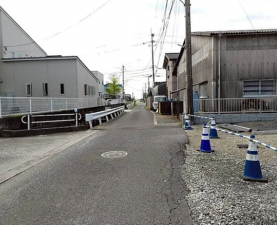 佐賀市鍋島町、新築一戸建ての前面道路を含む現地写真画像です