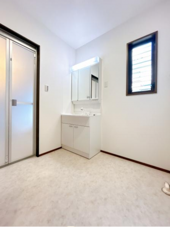 佐賀市大和町、中古一戸建ての洗面画像です