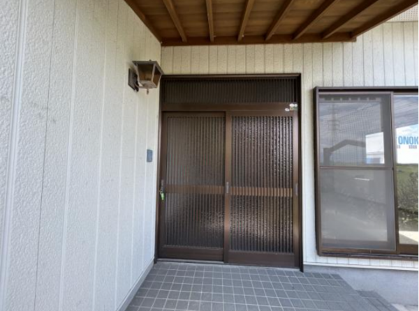 佐賀市大和町、中古一戸建ての玄関画像です
