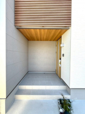 佐賀市八戸溝、新築一戸建ての玄関画像です