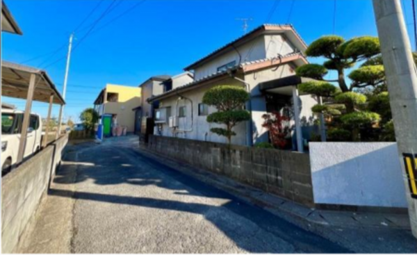 佐賀市鍋島、新築一戸建ての前面道路を含む現地写真画像です