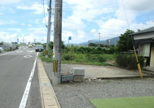 佐賀市大和町、土地の前面道路を含む現地写真画像です