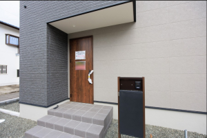 佐賀市八戸溝、新築一戸建ての玄関画像です