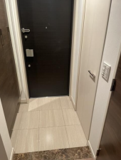 佐賀市八丁畷町、中古マンションの玄関画像です