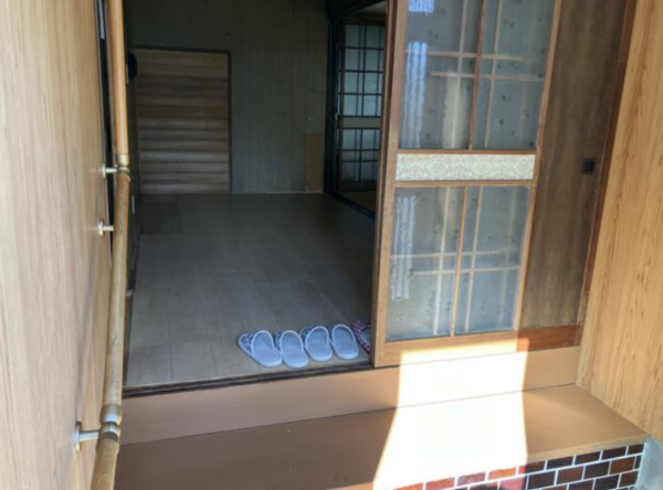 佐賀市久保泉町、中古一戸建ての玄関画像です