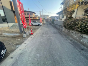 佐賀市多布施、新築一戸建ての前面道路を含む現地写真画像です