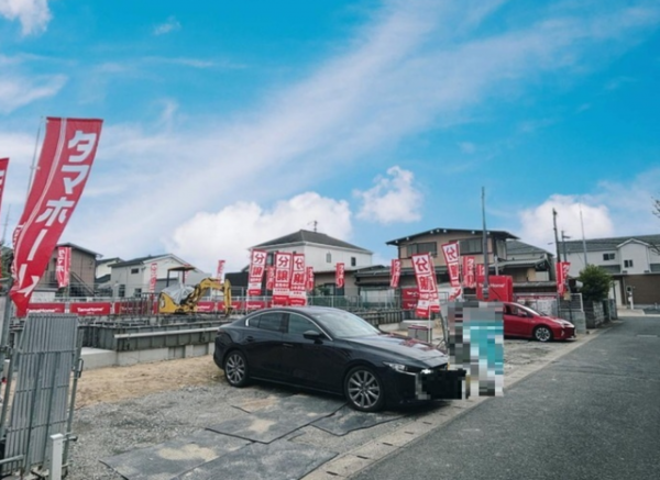 佐賀市多布施、新築一戸建ての前面道路を含む現地写真画像です