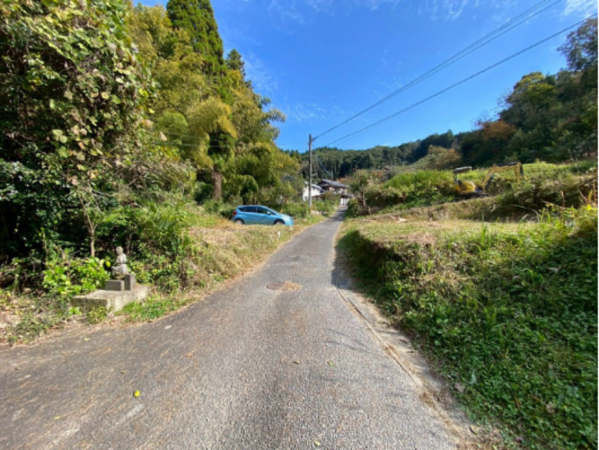 佐賀市富士町、土地の前面道路を含む現地写真画像です