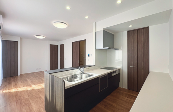 佐賀市駅前中央、新築一戸建てのキッチン画像です