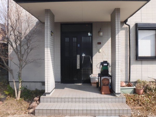 佐賀市大和町、中古一戸建ての玄関画像です