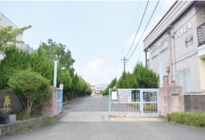 佐賀市高木瀬西、土地の中学校画像です