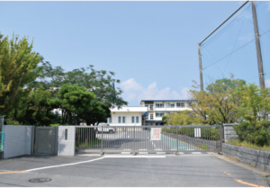 佐賀市高木瀬西、土地の小学校画像です