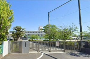 佐賀市高木瀬町、土地の小学校画像です