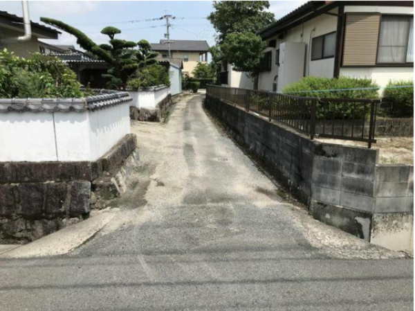 佐賀市大和町、土地の前面道路を含む現地写真画像です