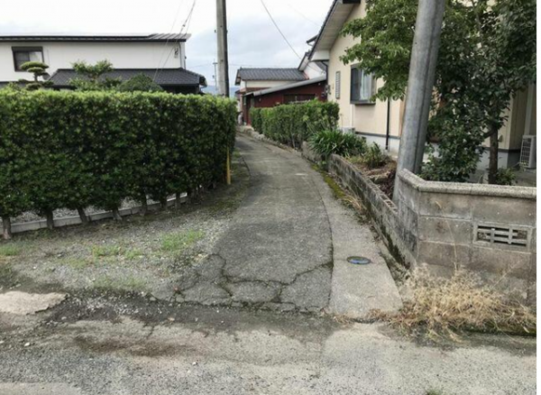 佐賀市大和町、土地の前面道路を含む現地写真画像です