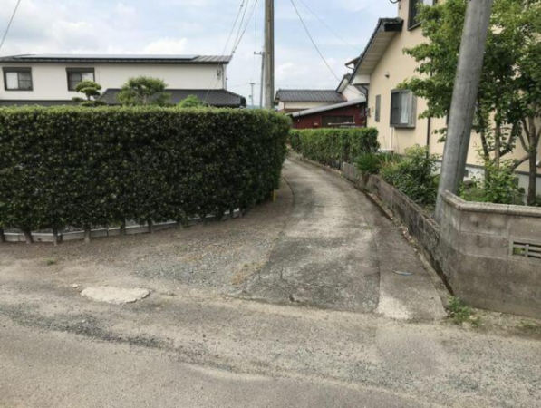 佐賀市大和町、土地の前面道路を含む現地写真画像です