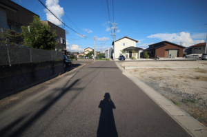 佐賀市大和町、土地の前面道路を含む現地写真画像です
